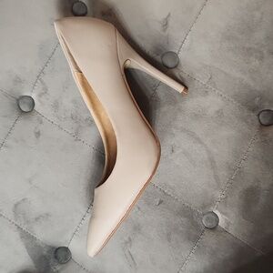 Women size 10M 4 inch heel